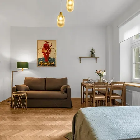 Apartment Mokotow - Location, Tram&shops Nearby - By Rentujemy