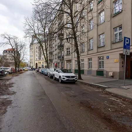 Apartment Mokotow - Location, Tram&shops Nearby - By Rentujemy
